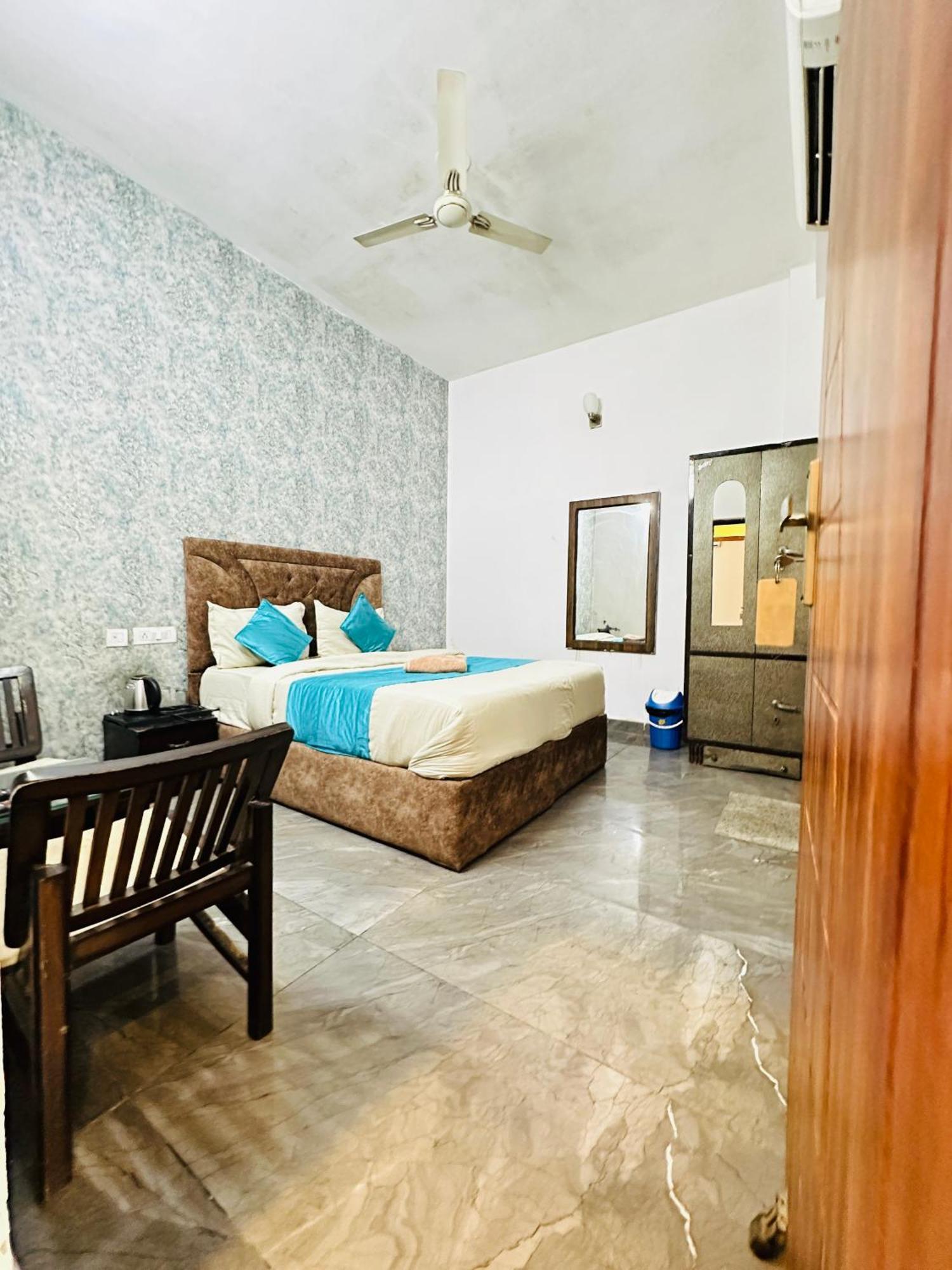 Shivjot Hotel Kharar Exterior foto