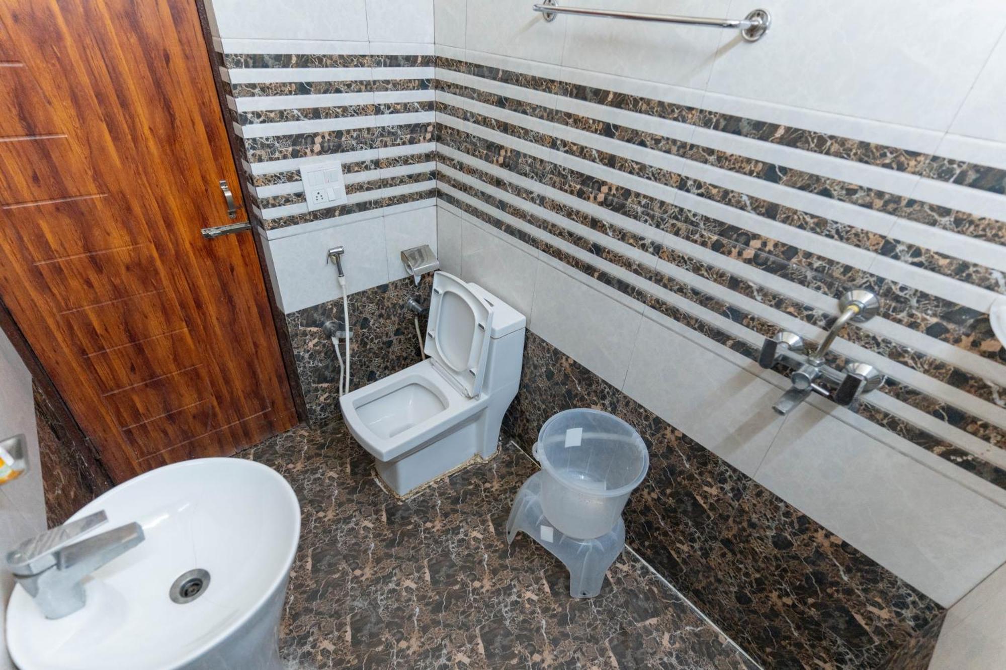 Shivjot Hotel Kharar Exterior foto